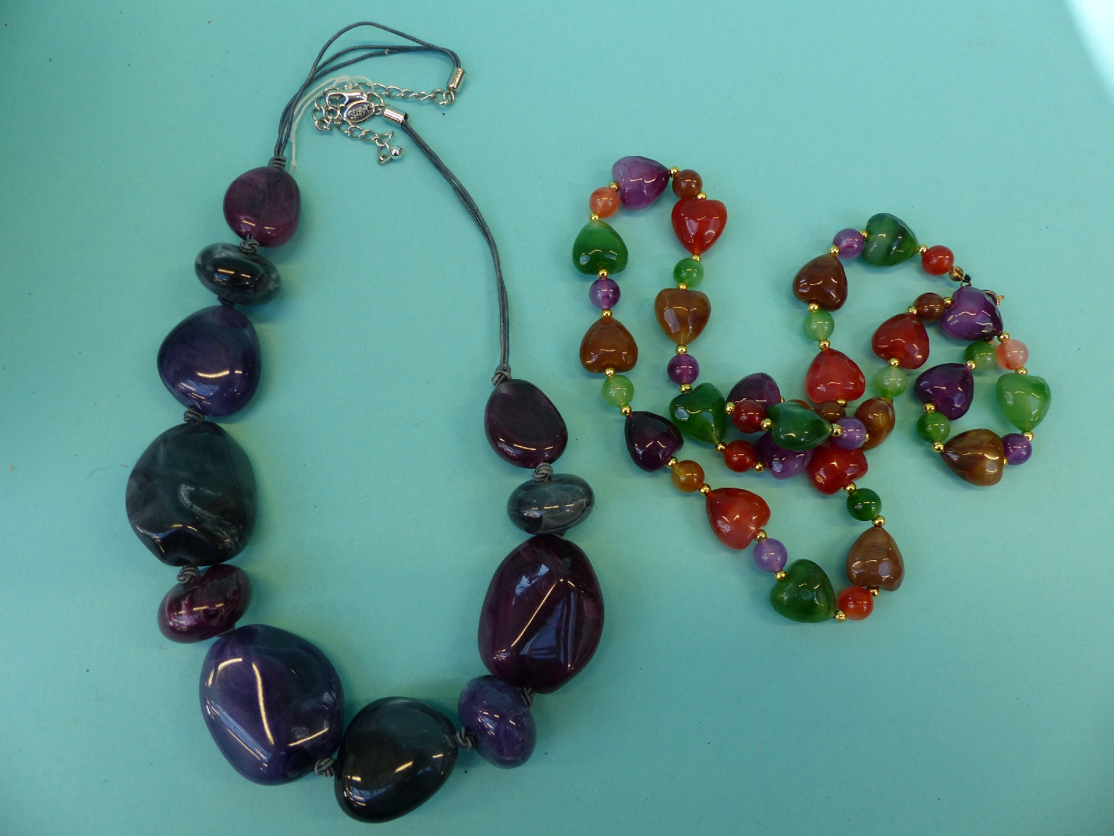 A large quantity of costume jewellery including beads, - Image 8 of 9