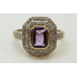 A 9ct gold ring set with an amethysts and diamonds (size M)