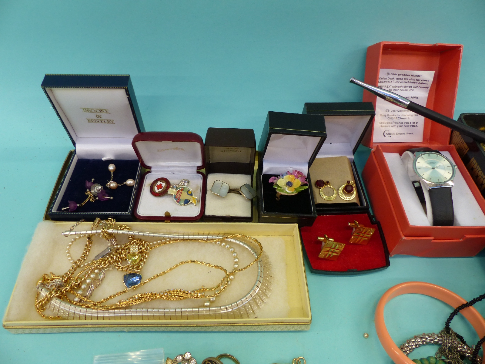 A collection of costume jewellery including beads, agate necklaces, silver rings, silver bangle, - Image 2 of 16
