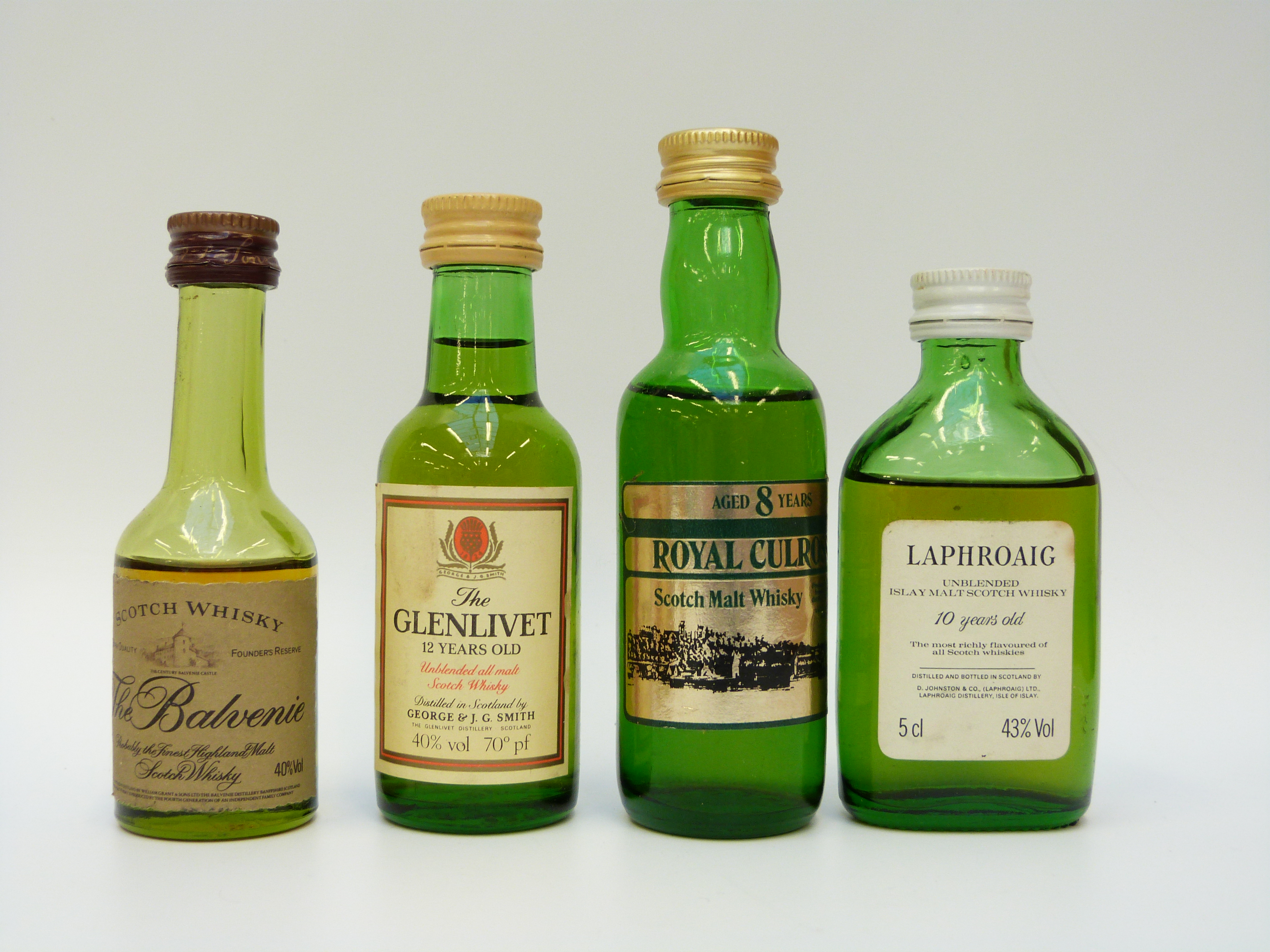 Seventeen miniature malt whiskies, to include Laphroaig 10 year, Glenlivet 12, Dalmore 12 year, - Image 5 of 6