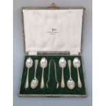 A cased set of six Walker & Hall hallmarked silver teaspoons and tongs, Sheffield 1944,
