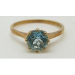 A 9ct gold ring set with a zircon (size Q)