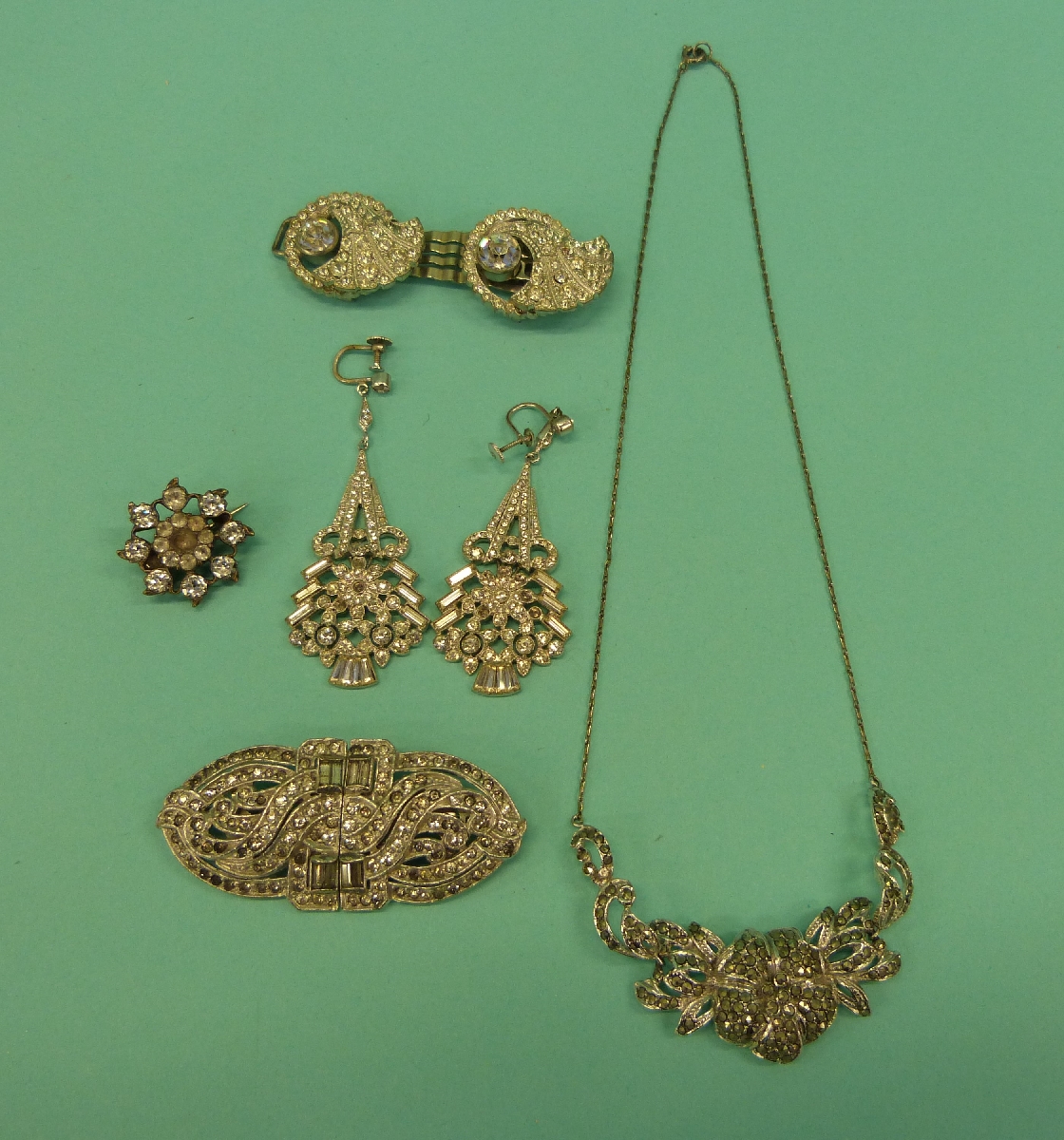 A large collection of costume jewellery to include faux Lotus pearls, diamante, marcasite, - Image 13 of 15