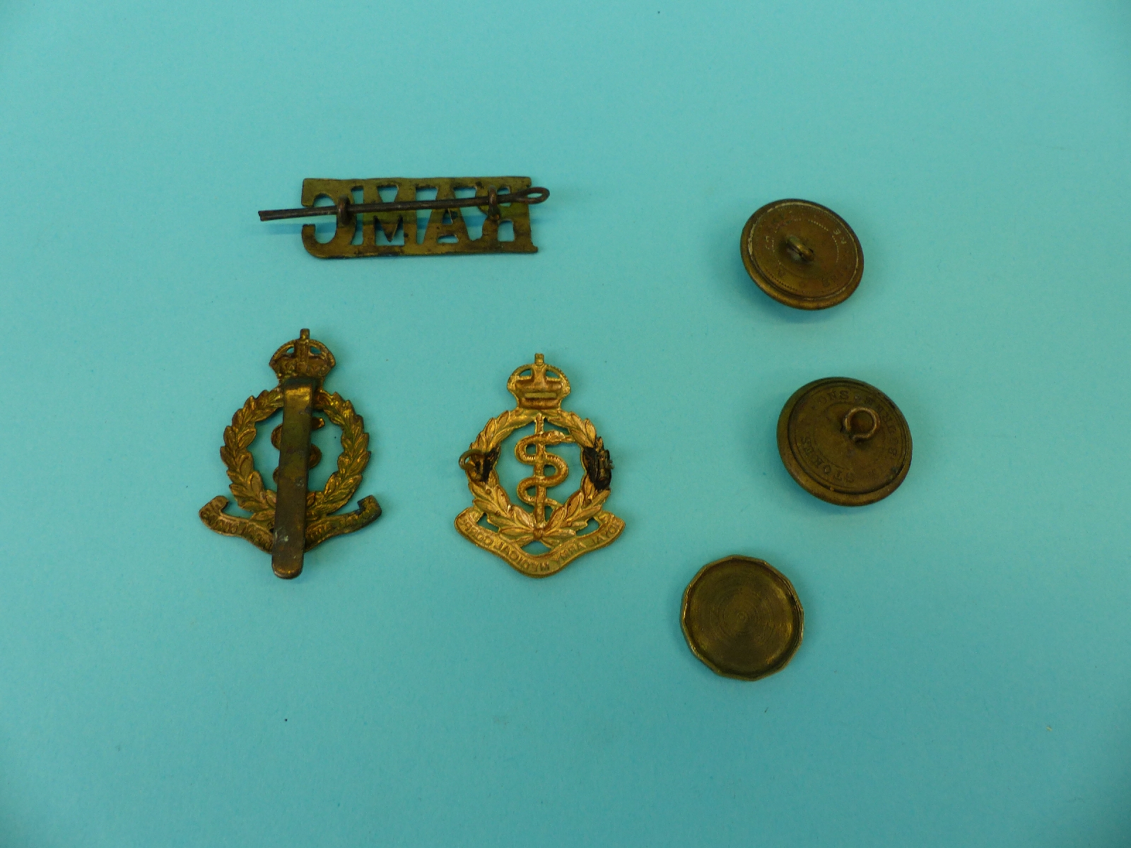 A collection of costume jewellery to include jet necklace, banded agate brooch, Victorian brooch, - Image 18 of 19