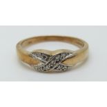 A 9ct gold ring set with diamonds, 1.