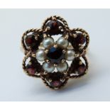 A 9ct gold ring set with pearls and garnets (size M)