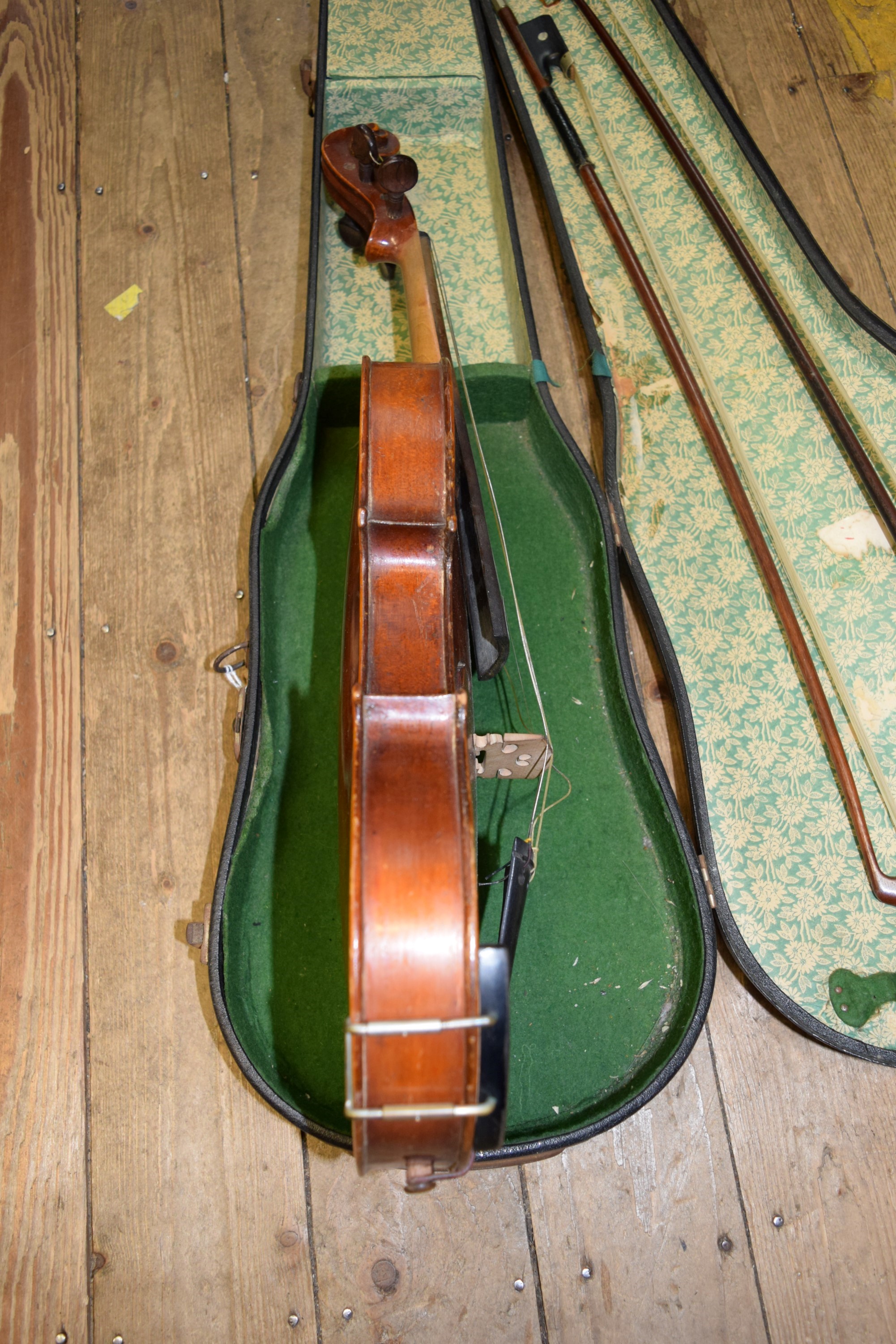 An early 20th century Continental violin, labelled Dulcis et Fortis, with 14 inch back, - Image 4 of 7