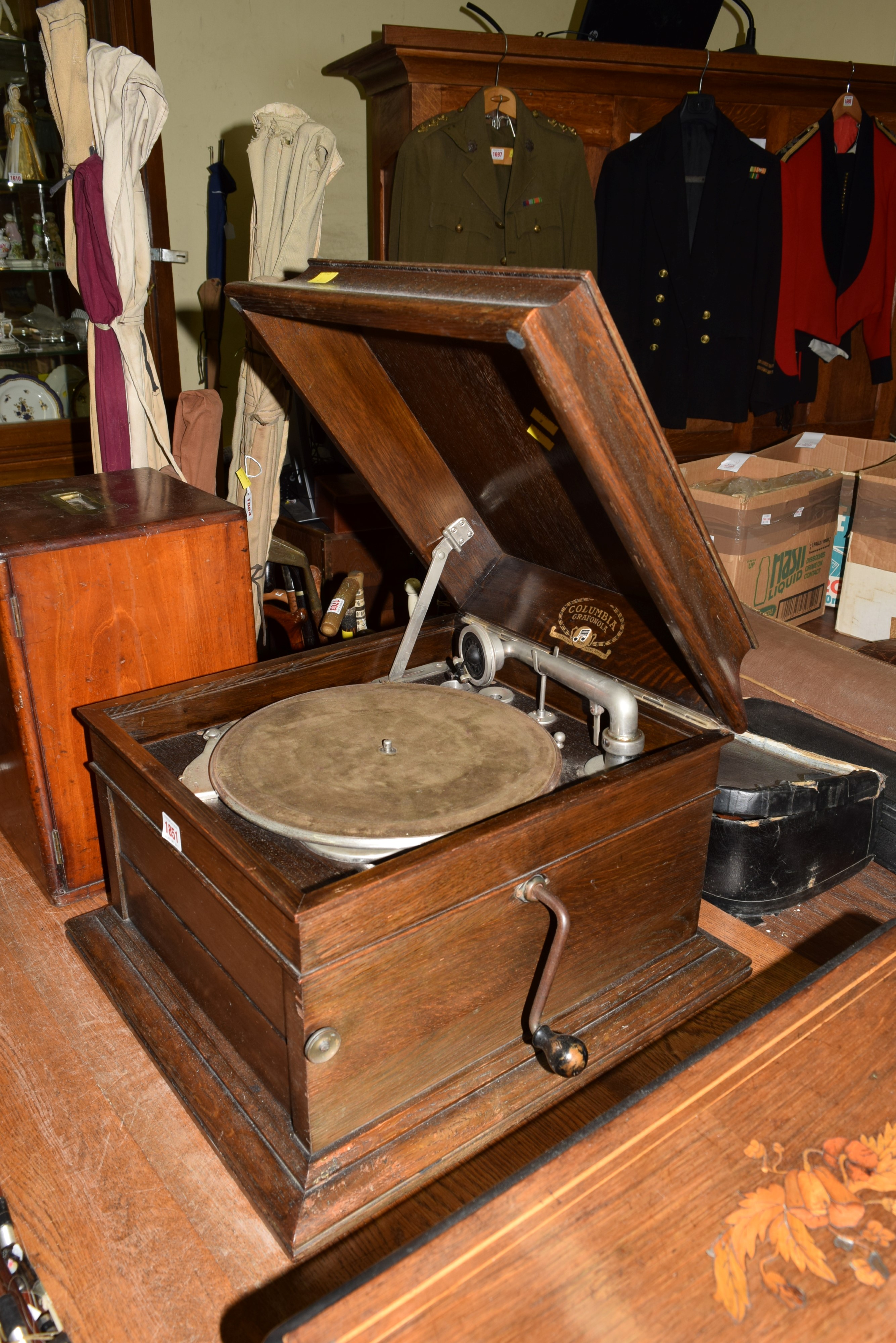 An oak cased Columbia Graffanola tabletop gramophone. - Image 3 of 3