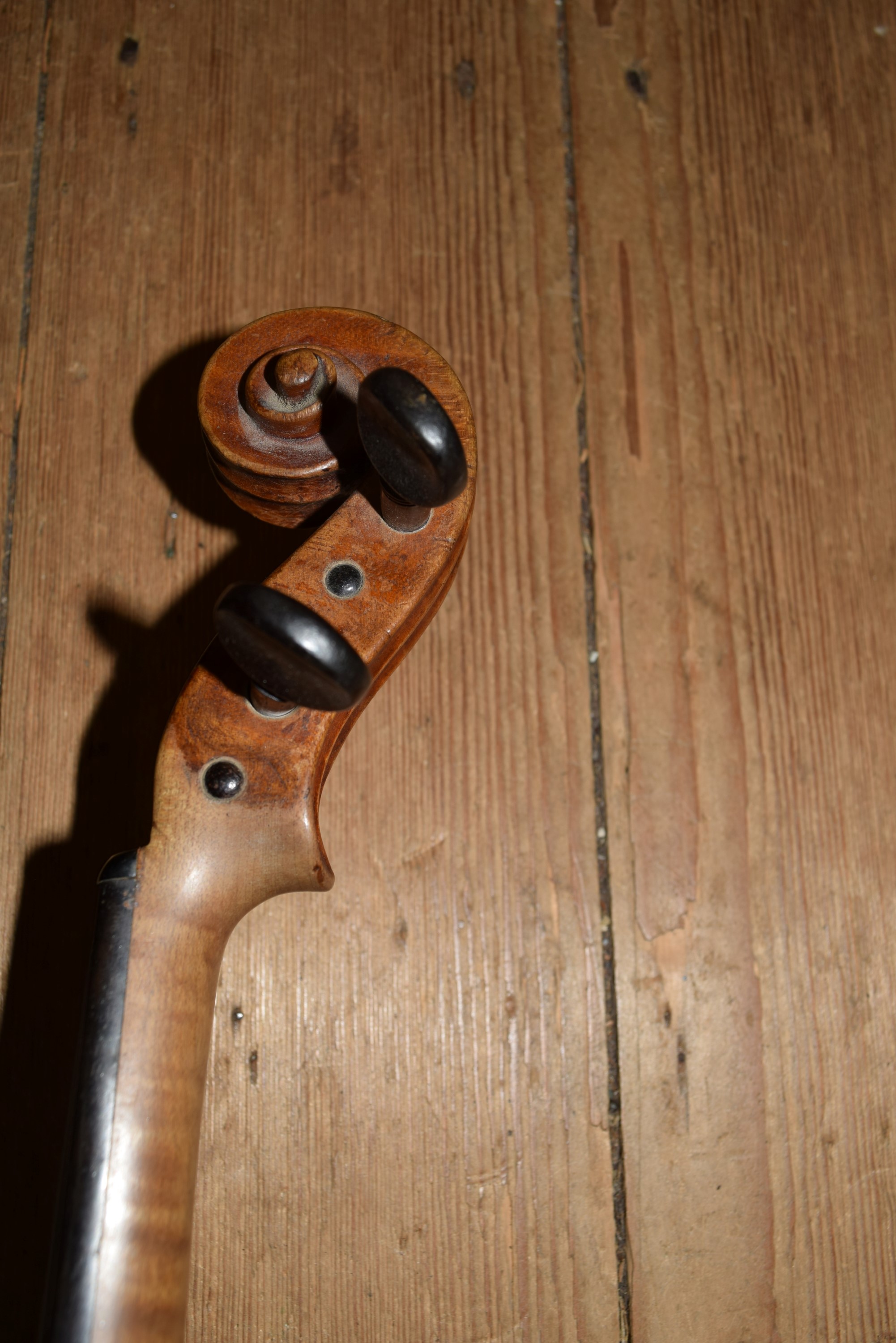 An antique Continental violin, with 14 inch back. Condition Report: not good. - Image 4 of 4