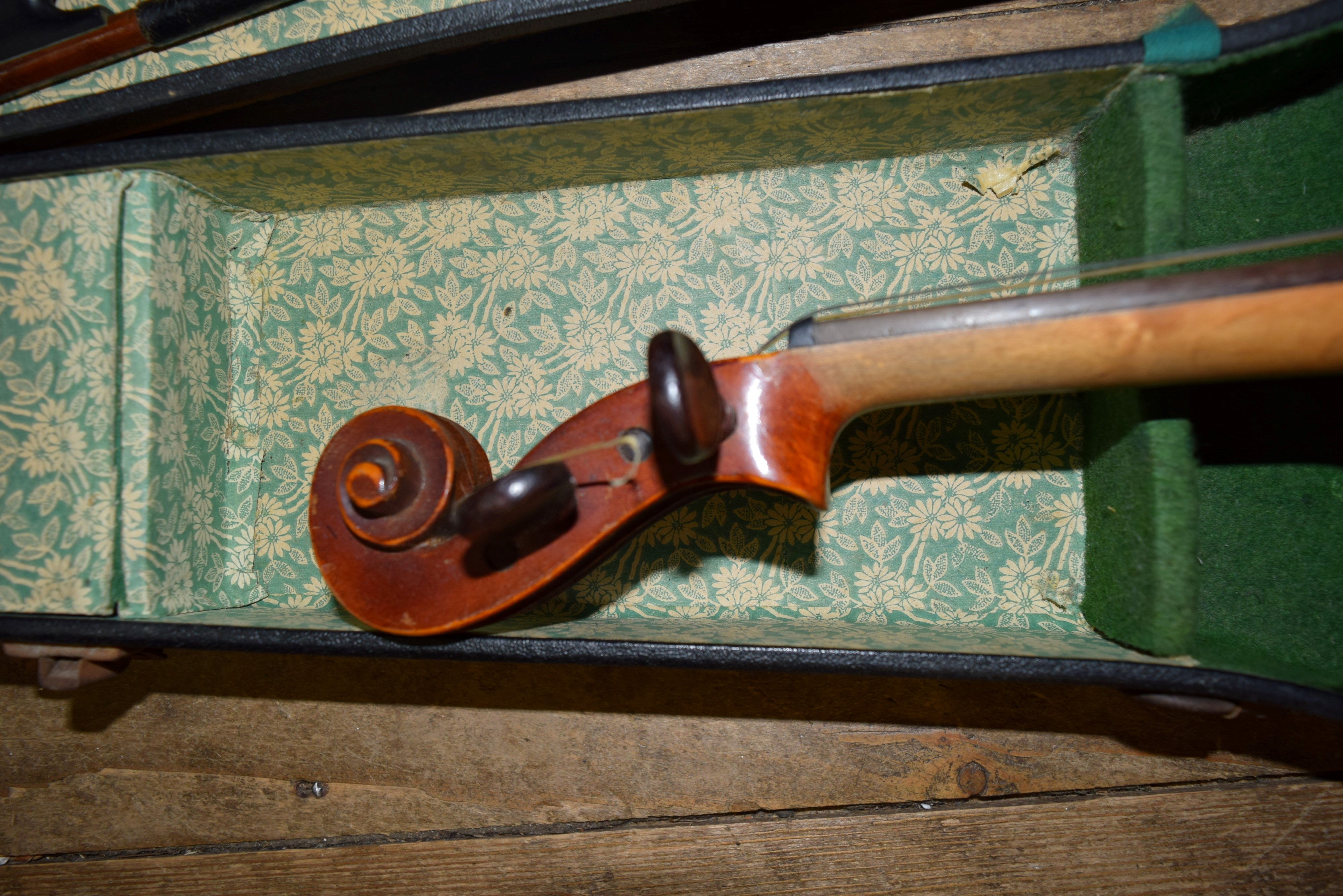 An early 20th century Continental violin, labelled Dulcis et Fortis, with 14 inch back, - Image 5 of 7