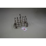 An Edwardian silver toast rack, by Edward Barnard & Sons Ltd, London 1906, 11cm, 92g.