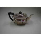 An Edwardian silver bachelor's teapot, by William Neale, Chester 1902, 346g all in.