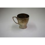 A silver christening cup, by Lee & Wigfull, Sheffield 1913, 7.4cm, 105g.