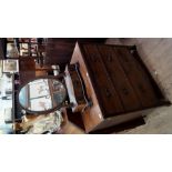 A George III mahogany chest of drawers, 90.5cm wide.