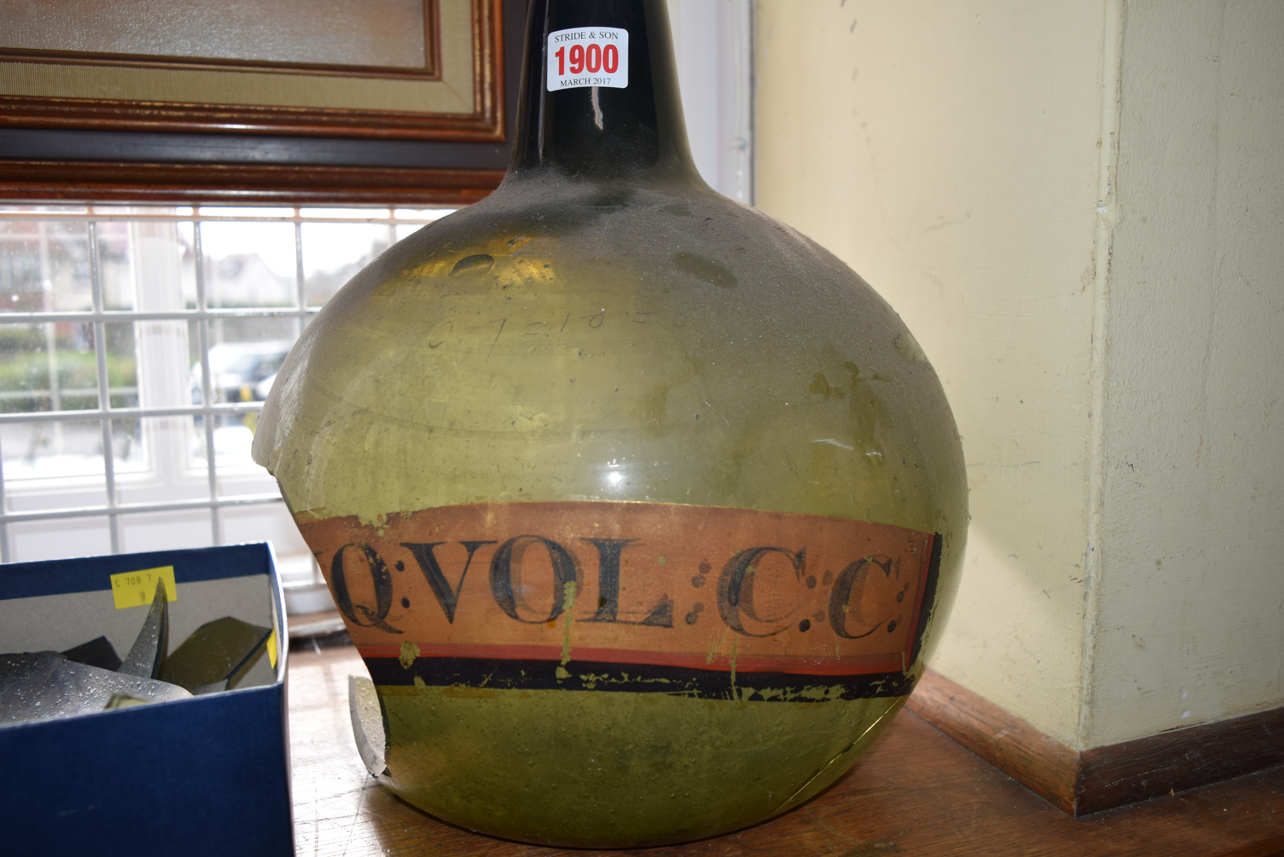 An 18th century green glass bottle, inscribed 'Liq:Vol C.C. - Image 2 of 7