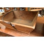 A pine and steel swing handled rectangular trug, 44cm wide.