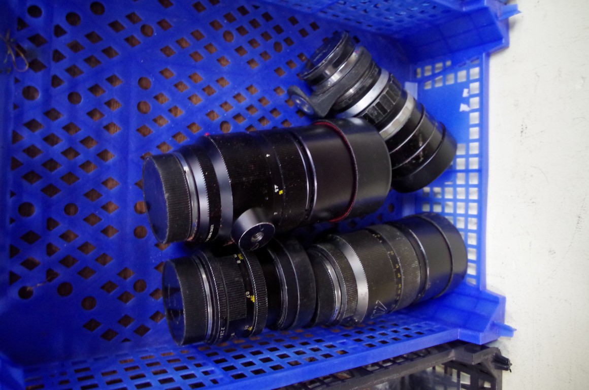 Cameras: a Leitz Telyt-R 1:4/250mm lens, No.2867903; together with a Leitz Elmarit-R 1:2.