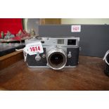 Cameras: a Leica M2, chrome,No.1048345; with Super-Angulon 1:4/21 lens, No.1715670.