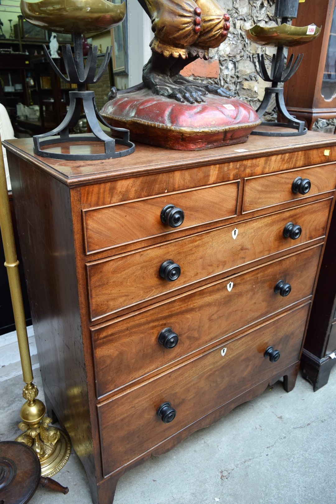 A George III mahogany chest of drawers, 98cm wide. - Image 3 of 4