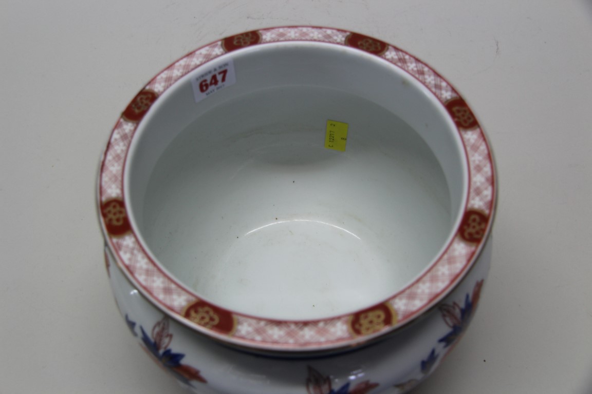 A Japanese Imari porcelain jardiniere, 24cm diameter. - Image 3 of 4