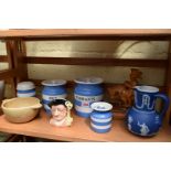 A mixed lot of ceramics, to include,