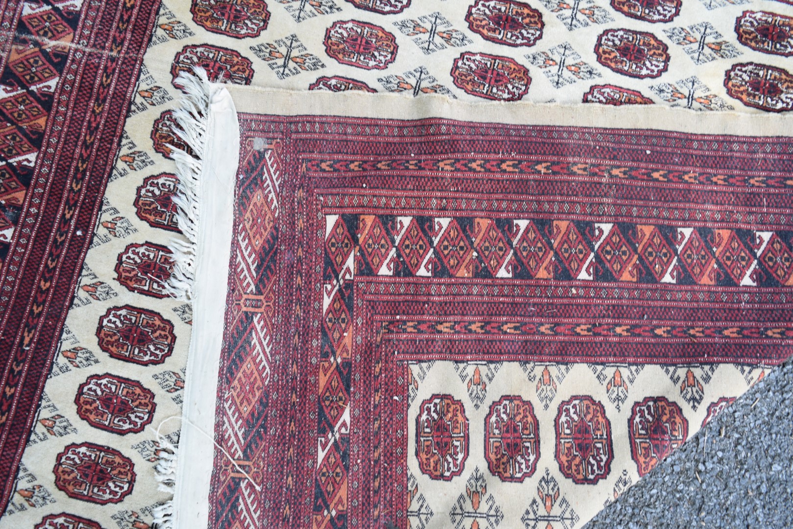 A Pakistan Bokhara carpet, with allover gul design on beige field, 268 x 186cm. - Image 4 of 4