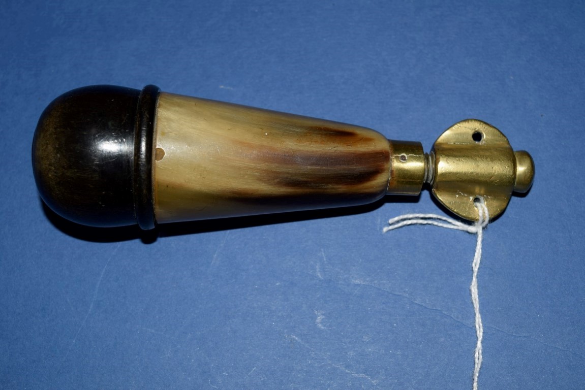 A 19th century horn and brass hollow handled pad tool, with fifteen steel fittings. - Image 17 of 22