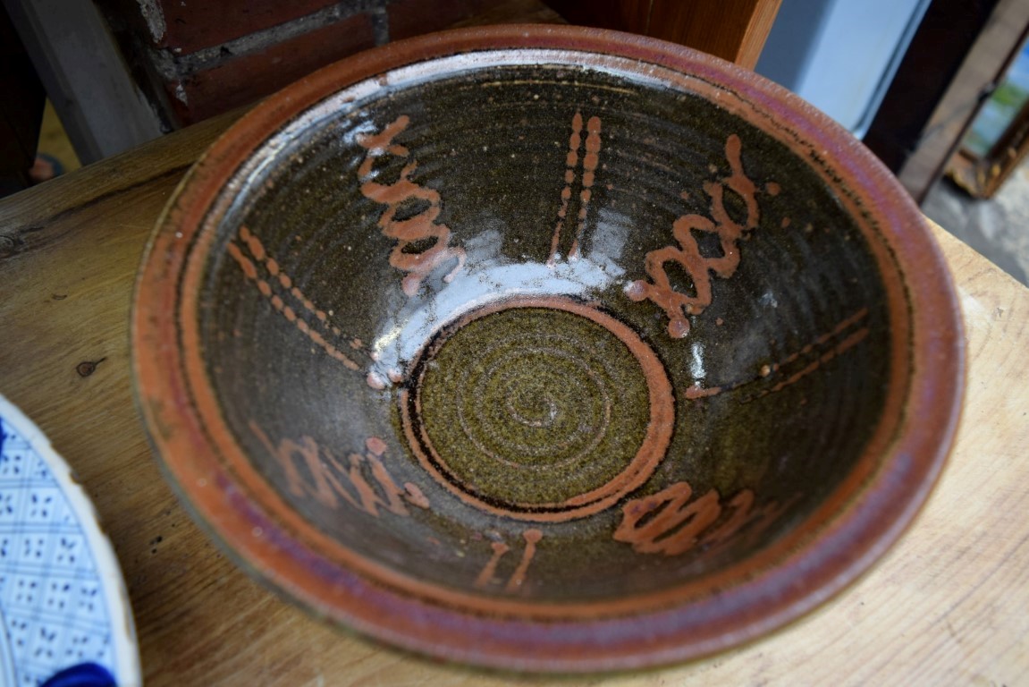 An 18th century Continental tin glazed dish, - Image 14 of 14