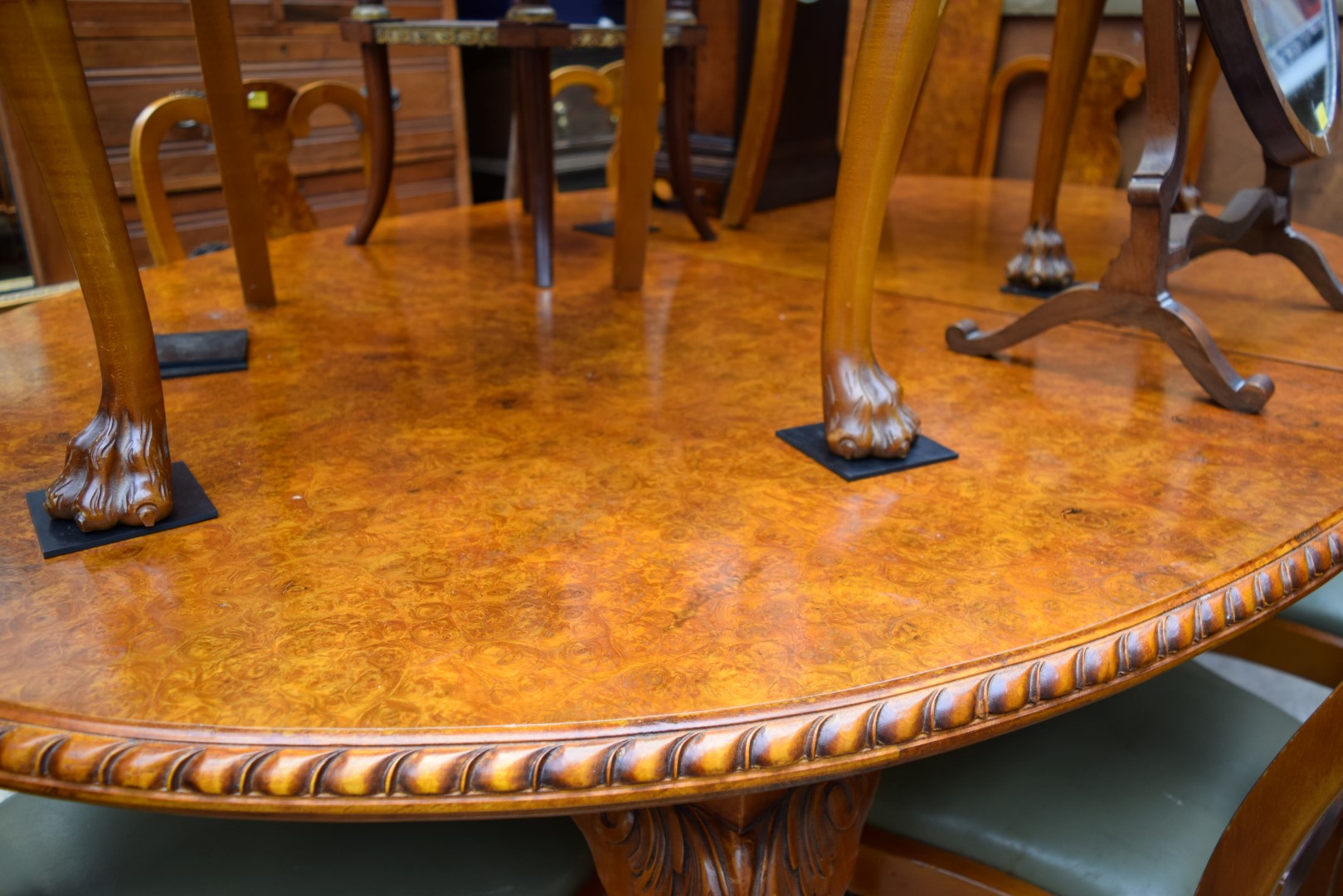 A burr walnut dining suite, comprising: an extending dining table, approx 235. - Image 5 of 24