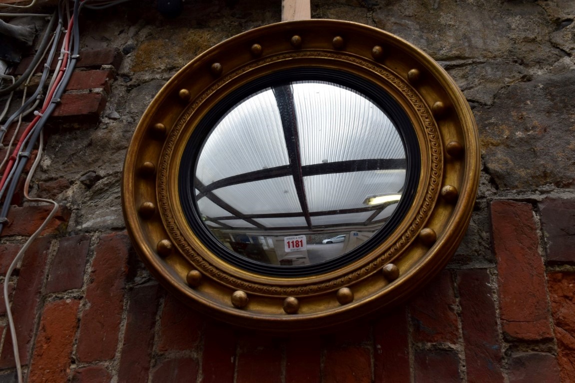 An old gilt wood framed circular convex wall mirror, 55cm diameter. - Image 4 of 4