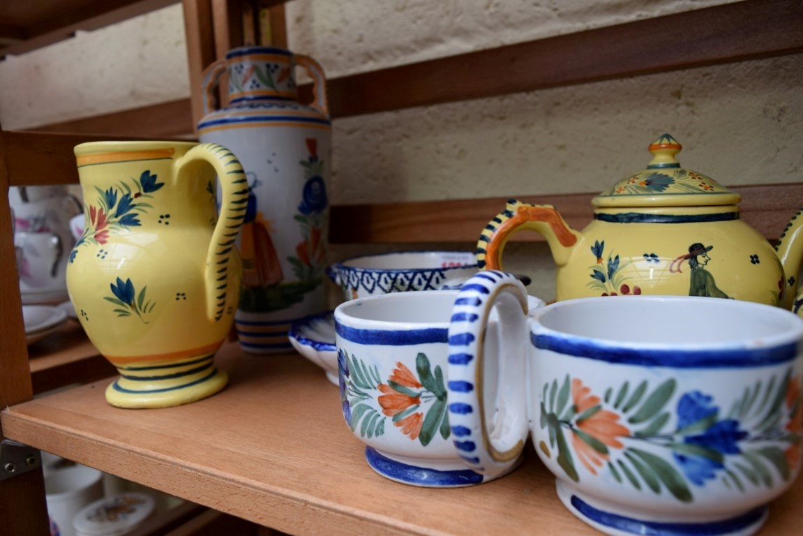 *WITHDRAWN FROM SALE*A collection of ten items of Quimper ware pottery, together with price guide. - Image 10 of 22