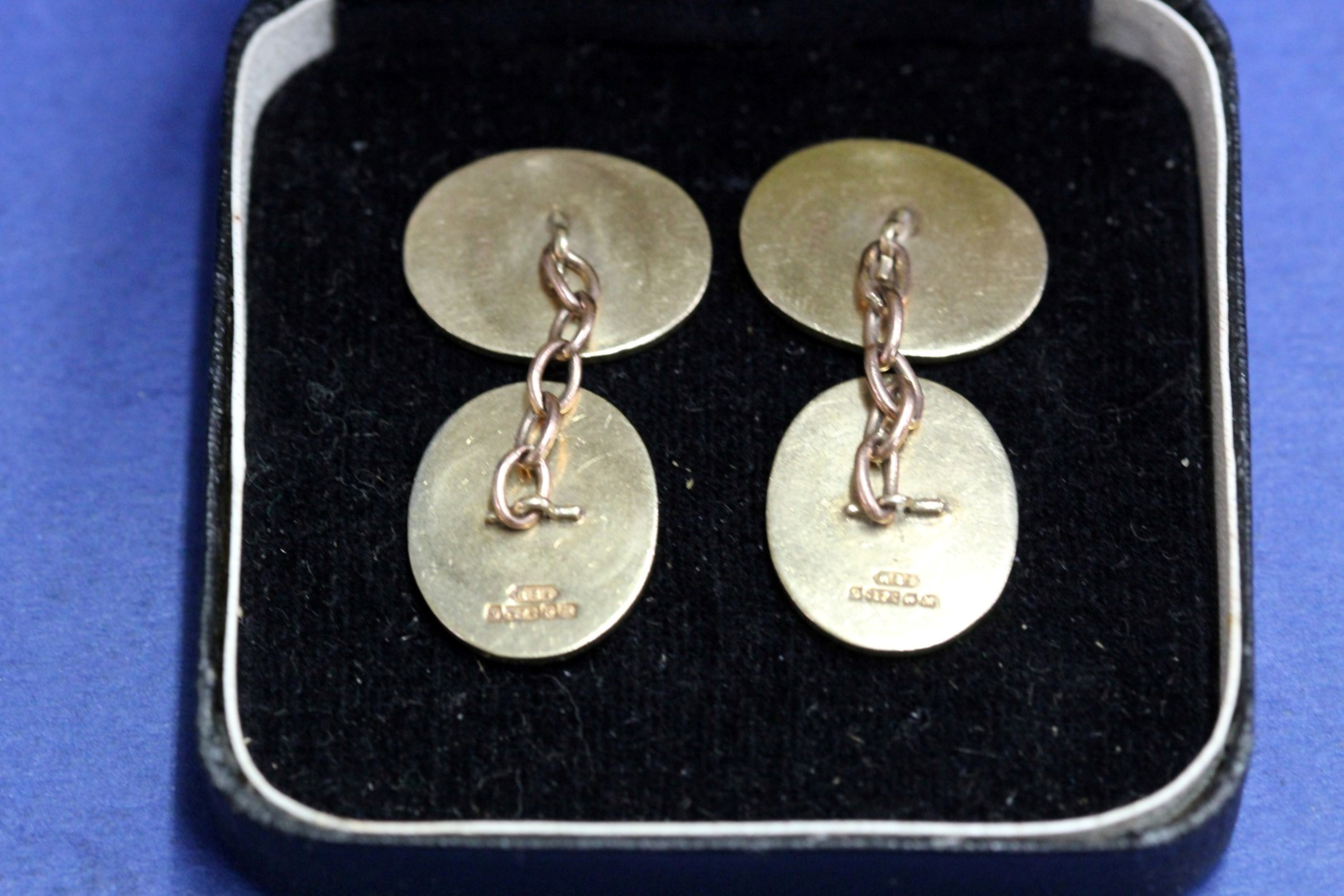 A pair of 9ct gold oval cufflinks,12.1g. - Image 3 of 4