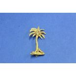 An Arabian yellow metal palm tree brooch, 6.3g.