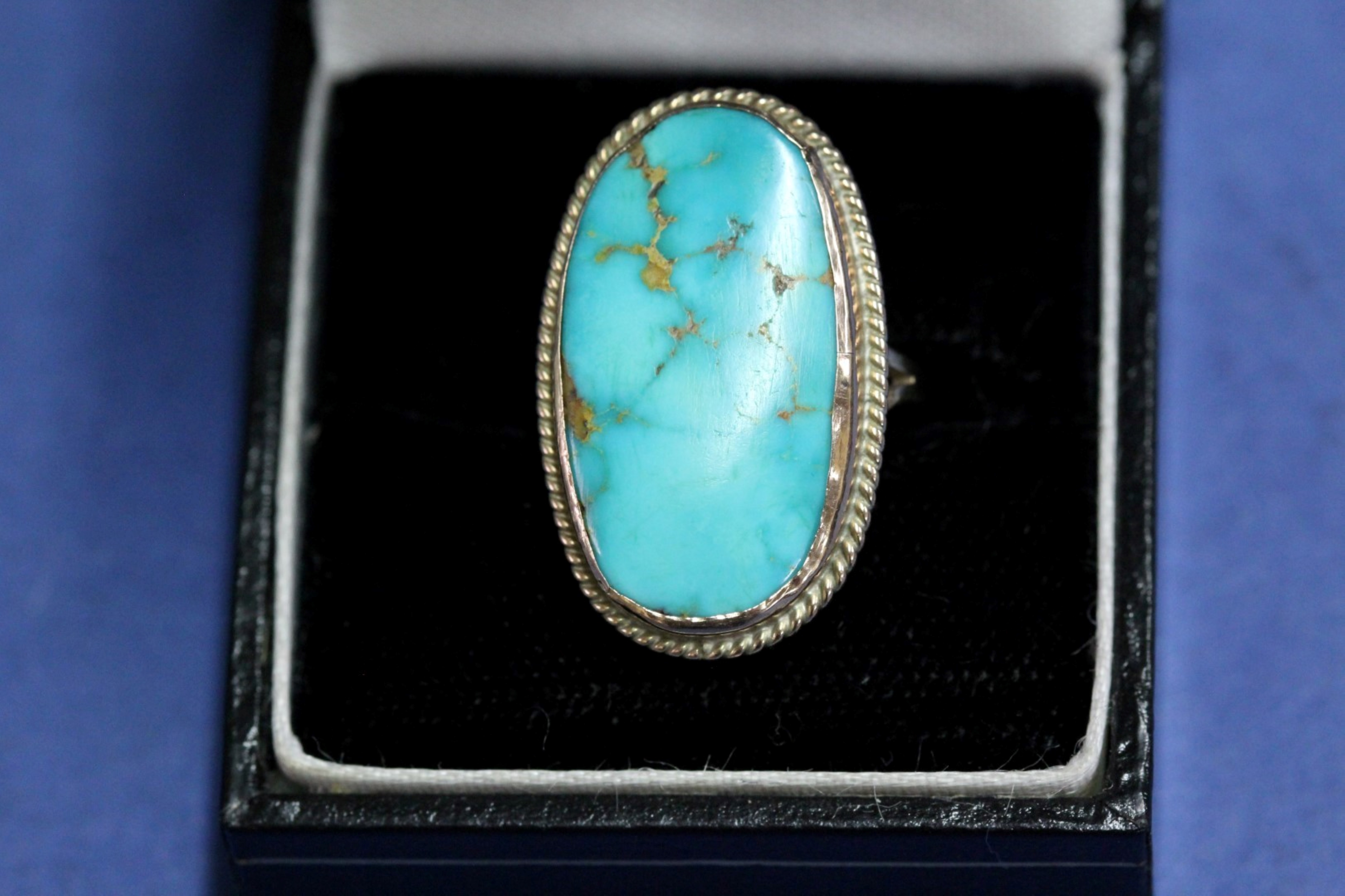 A 9ct gold ring set oval turquoise. Condition Report: turquoise size 3 x 1. - Image 5 of 6