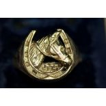 A 9ct gold horse head and horseshoe ring, 6.7g.