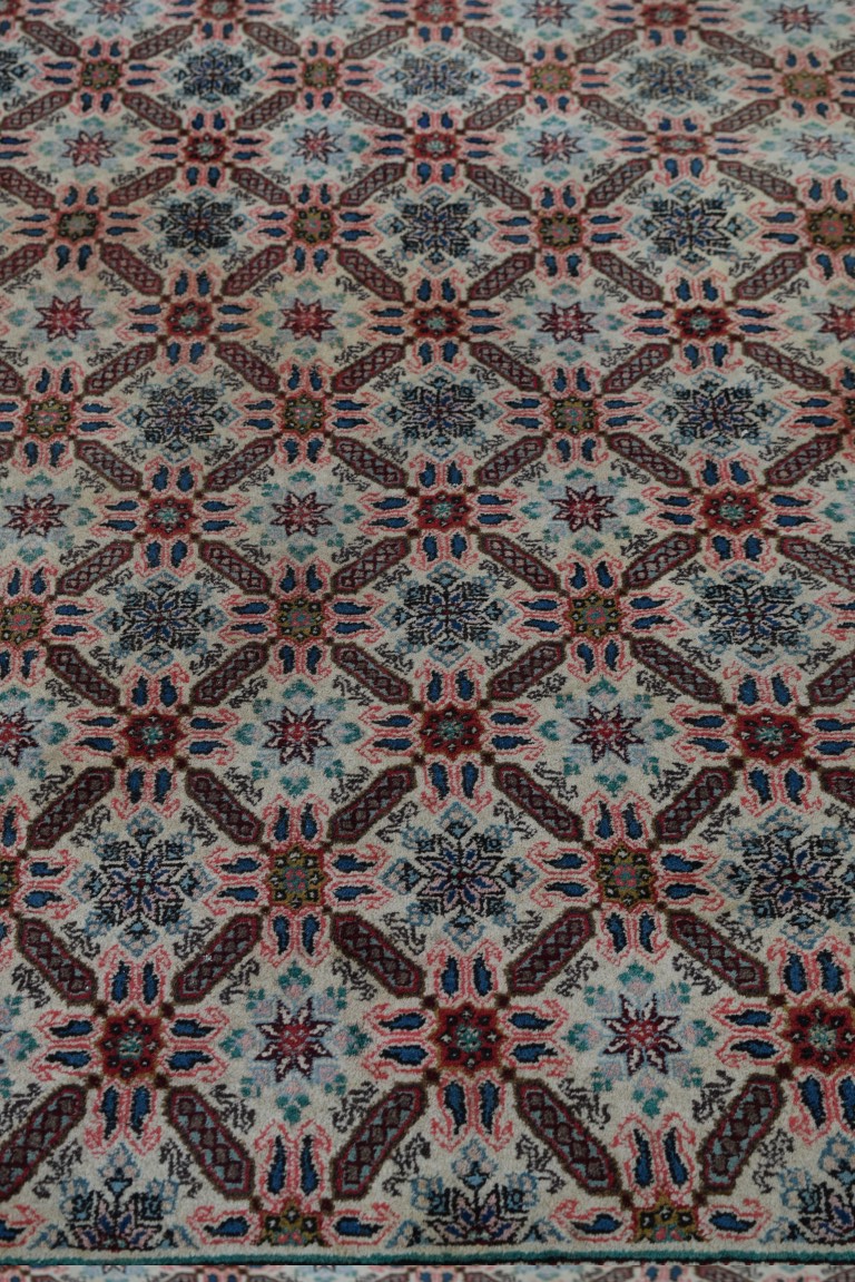 A Persian 'Abadeh' rug, with all over star lattice design on a cream field, 208 x 150cm. - Image 4 of 8