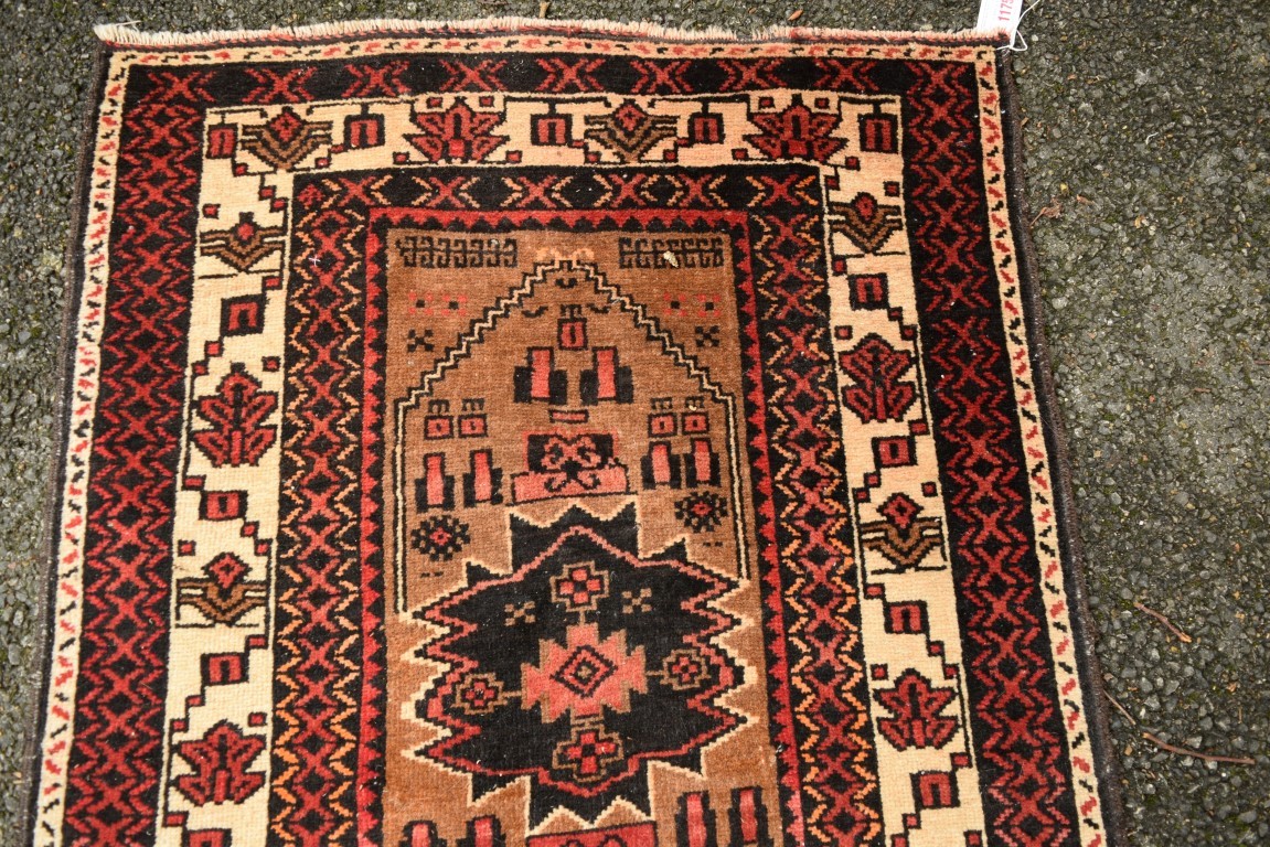 A Baluch prayer rug, with two large medallions on a plain field with geometric motifs, 141 x 82cm. - Image 3 of 8