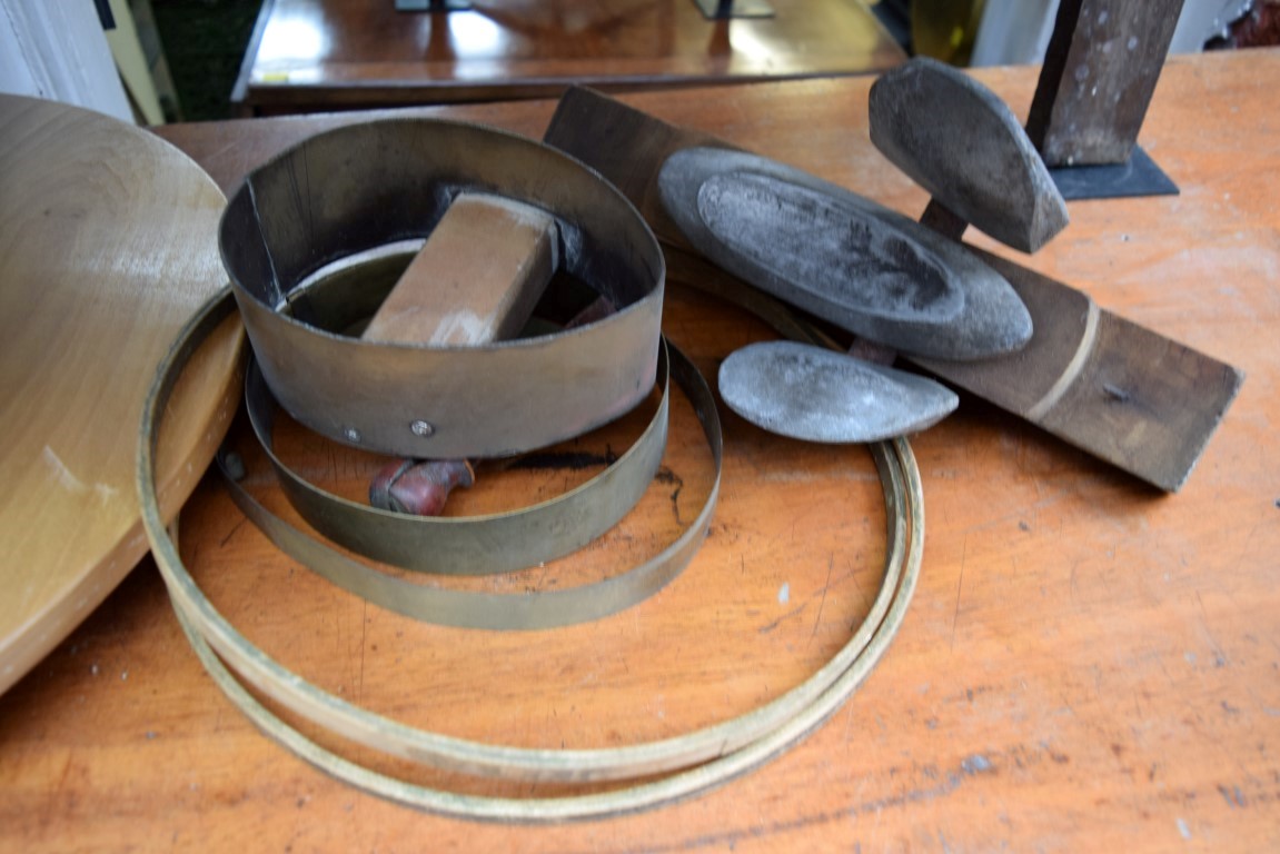 A quantity of milliner's equipment. - Image 9 of 10