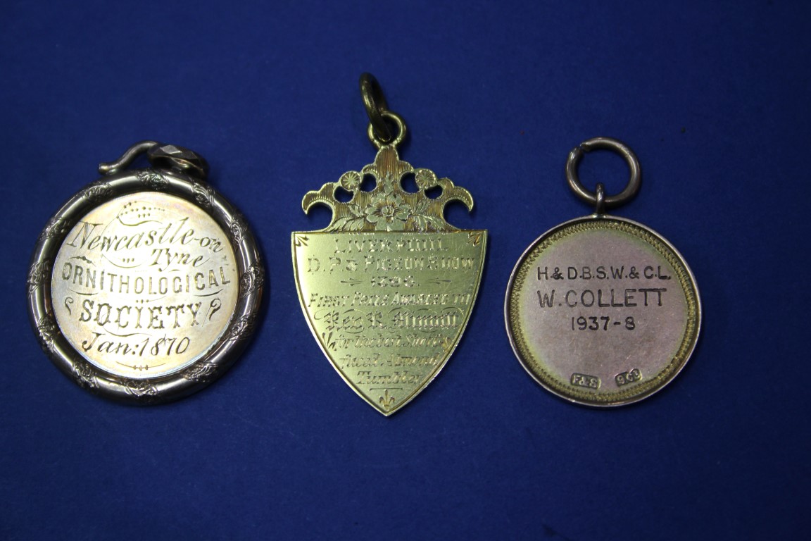 A 9ct gold 1896 Liverpool Pigeon Show medal, together with two further gold medals.14g. - Image 2 of 4