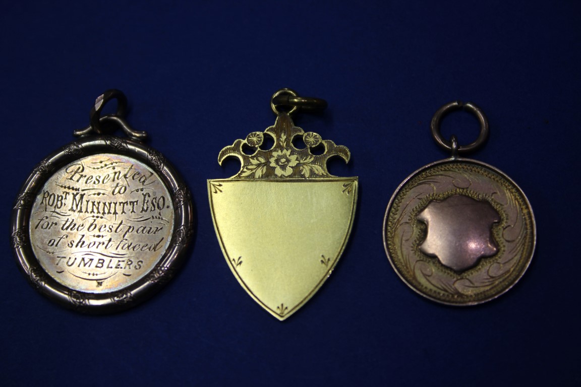 A 9ct gold 1896 Liverpool Pigeon Show medal, together with two further gold medals.14g. - Image 3 of 4