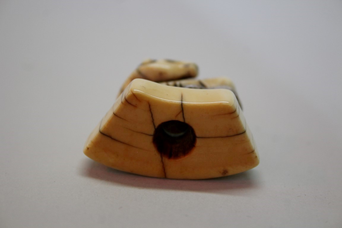 A Japanese carved ivory seal type netsuke of a cow, 18th century, 4.8cm wide. - Image 12 of 12