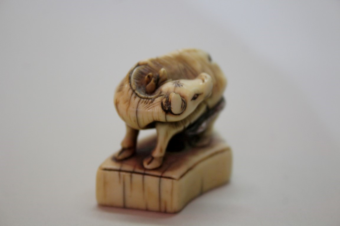A Japanese carved ivory seal type netsuke of a cow, 18th century, 4.8cm wide. - Image 8 of 12