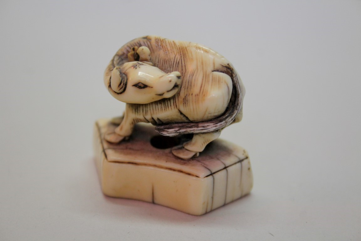A Japanese carved ivory seal type netsuke of a cow, 18th century, 4.8cm wide. - Image 2 of 12
