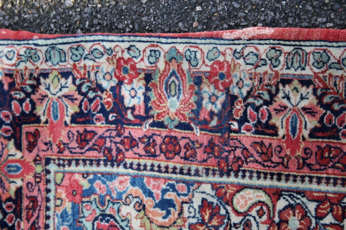 A Persian Saruq rug, having central medallion on red floral field. - Image 5 of 5