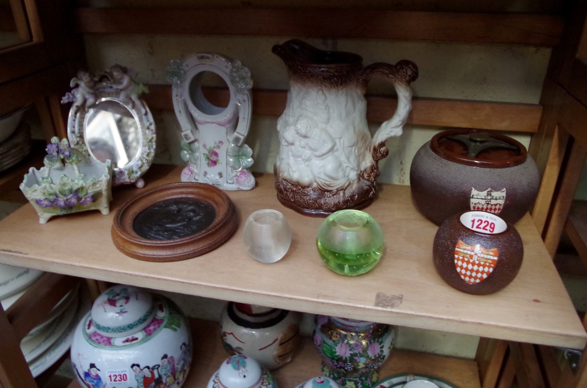 A mixed lot of English and Continental pottery and porcelain.