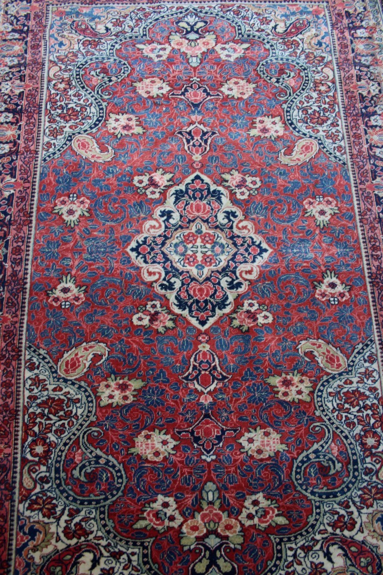 A Persian Saruq rug, having central medallion on red floral field. - Image 2 of 5