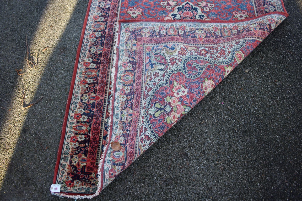 A Persian Saruq rug, having central medallion on red floral field. - Image 4 of 5