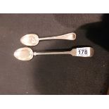 2 Serving spoons