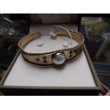 Gold bracelet with pearl and diamonds