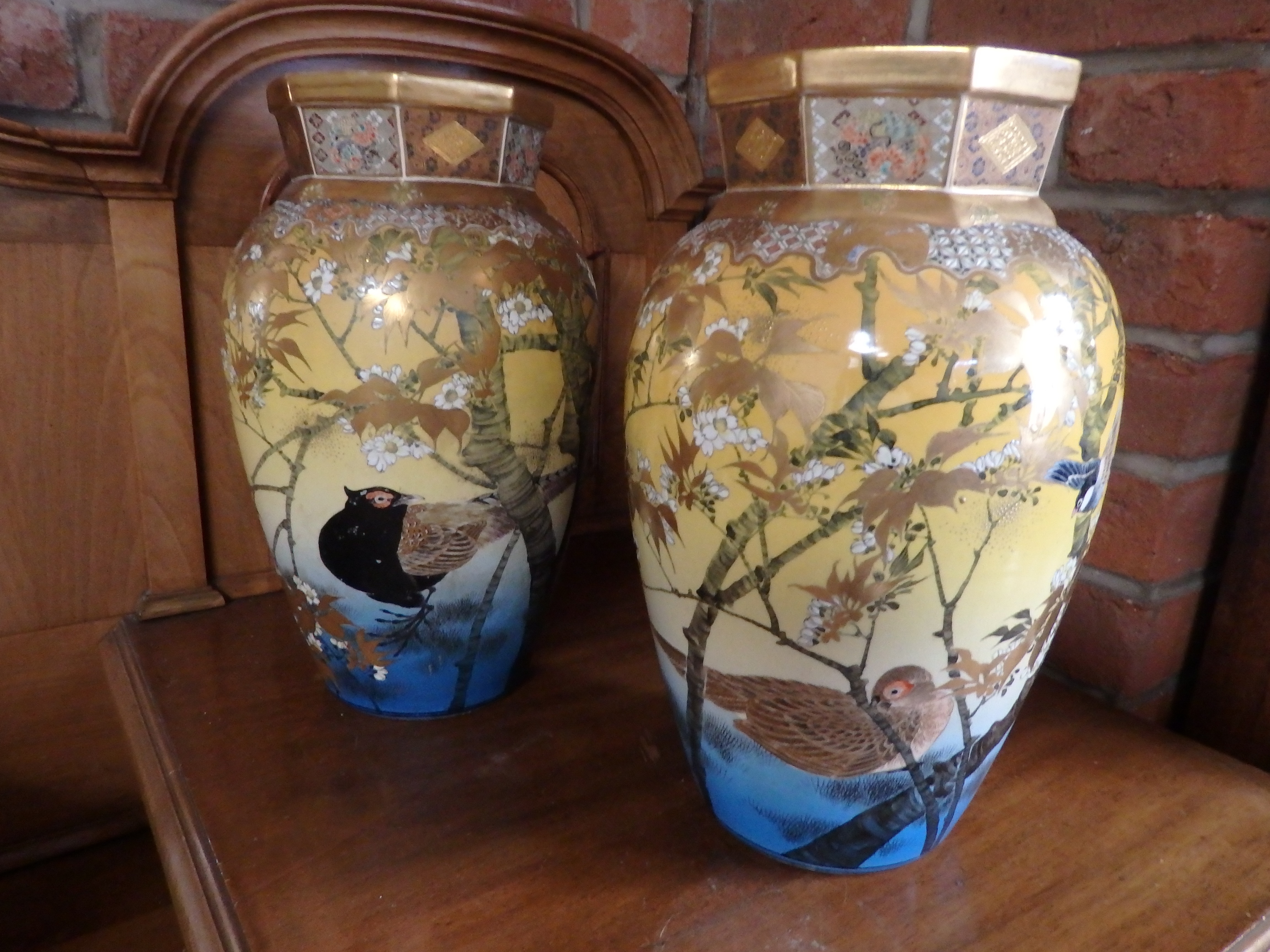 2 Oriental vases